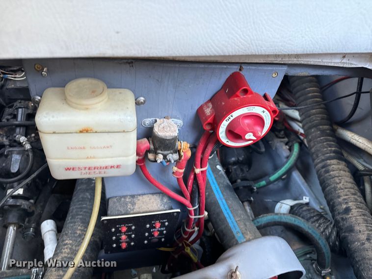 image for item EJ0453 1988 Sea Ray Cruiser  boat