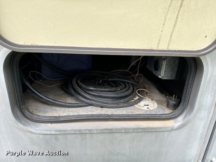 image for item EJ0562 1995 Winnebago IFG37RW RV