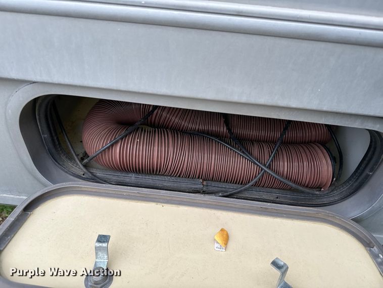 image for item EJ0562 1995 Winnebago IFG37RW RV