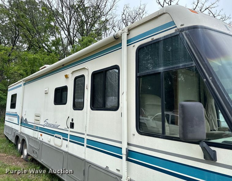 image for item EJ0562 1995 Winnebago IFG37RW RV