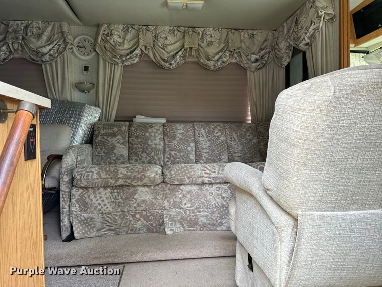 image for item EJ0562 1995 Winnebago IFG37RW RV