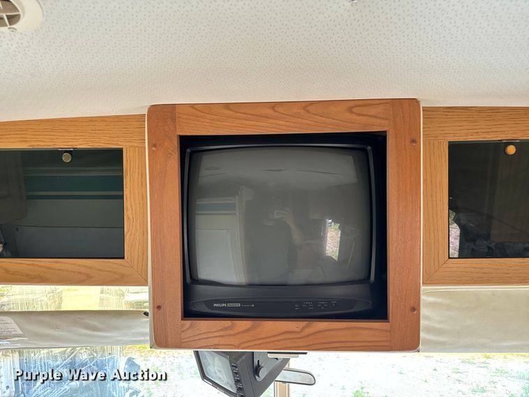 image for item EJ0562 1995 Winnebago IFG37RW RV