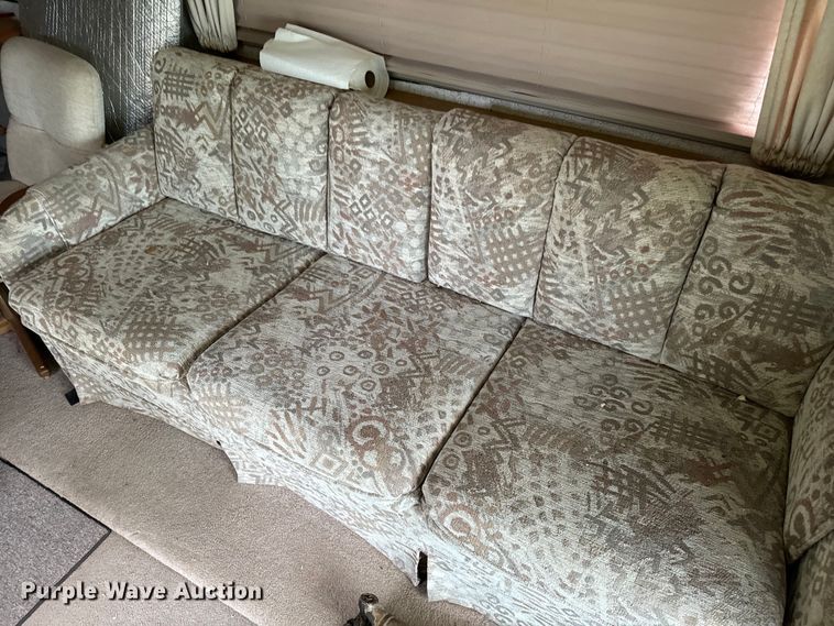 image for item EJ0562 1995 Winnebago IFG37RW RV