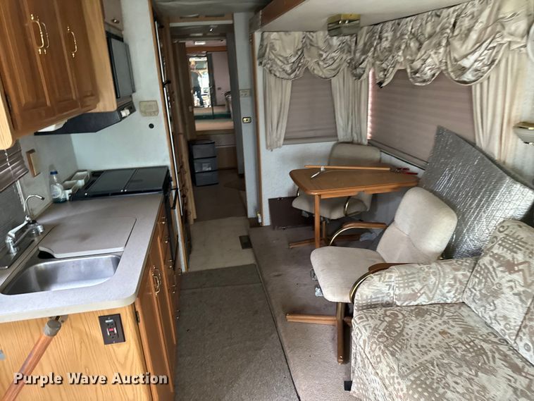 image for item EJ0562 1995 Winnebago IFG37RW RV