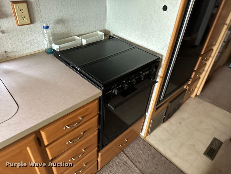 image for item EJ0562 1995 Winnebago IFG37RW RV