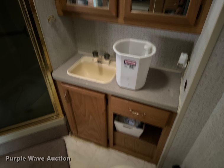 image for item EJ0562 1995 Winnebago IFG37RW RV