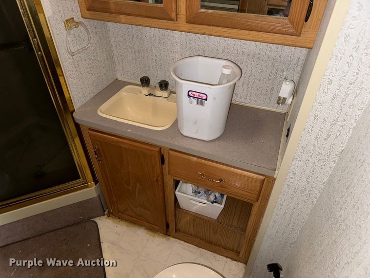 image for item EJ0562 1995 Winnebago IFG37RW RV