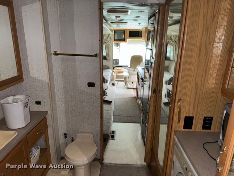 image for item EJ0562 1995 Winnebago IFG37RW RV