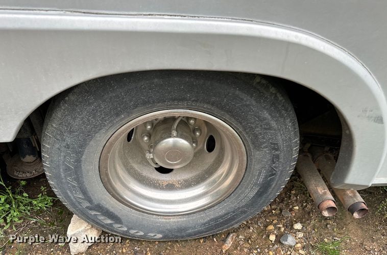 image for item EJ0562 1995 Winnebago IFG37RW RV