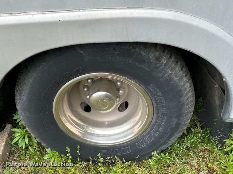 image for item EJ0562 1995 Winnebago IFG37RW RV