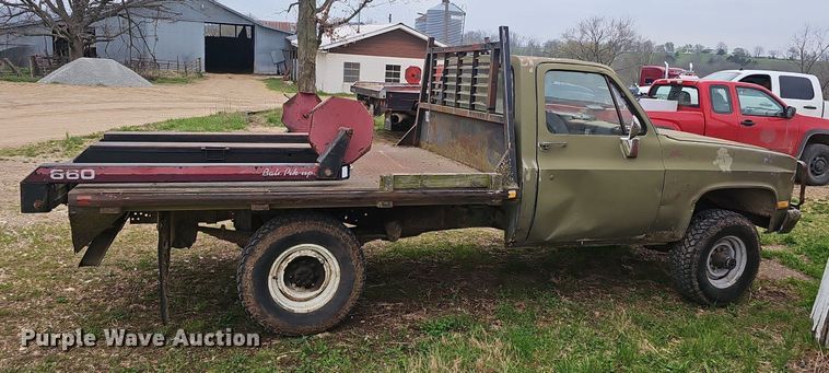 image for item EJ6226 1984 Chevrolet D30 bale bed pickup truck