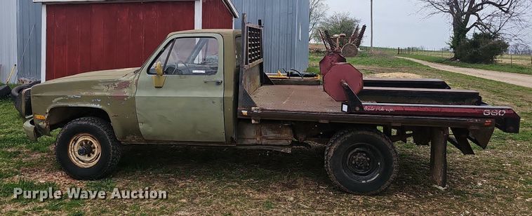 image for item EJ6226 1984 Chevrolet D30 bale bed pickup truck
