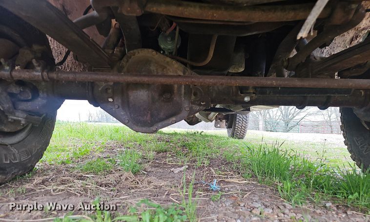 image for item EJ6226 1984 Chevrolet D30 bale bed pickup truck