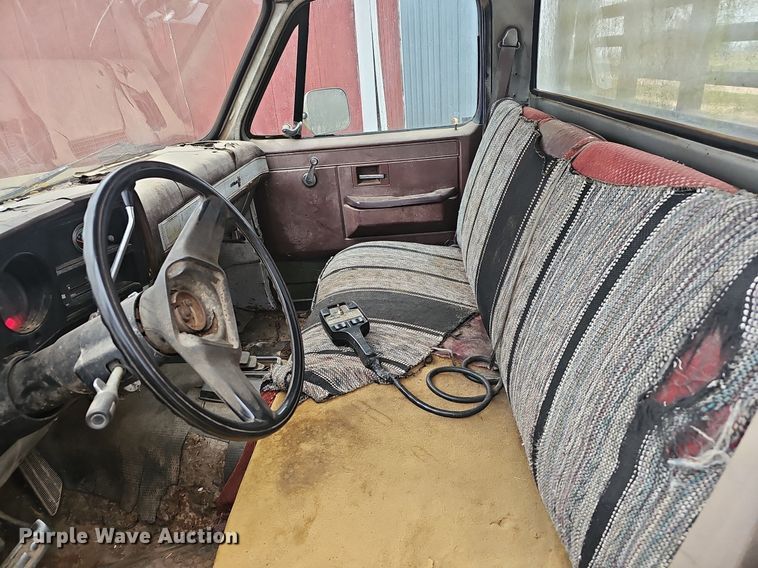 image for item EJ6226 1984 Chevrolet D30 bale bed pickup truck