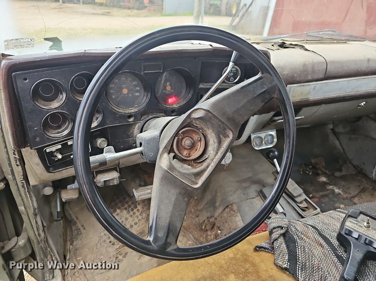 image for item EJ6226 1984 Chevrolet D30 bale bed pickup truck