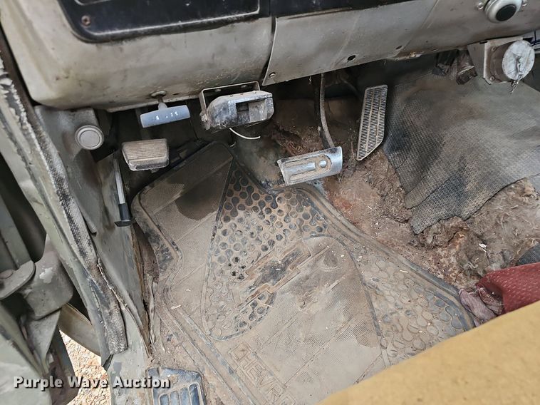 image for item EJ6226 1984 Chevrolet D30 bale bed pickup truck