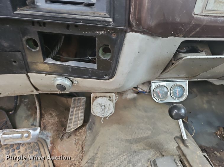 image for item EJ6226 1984 Chevrolet D30 bale bed pickup truck
