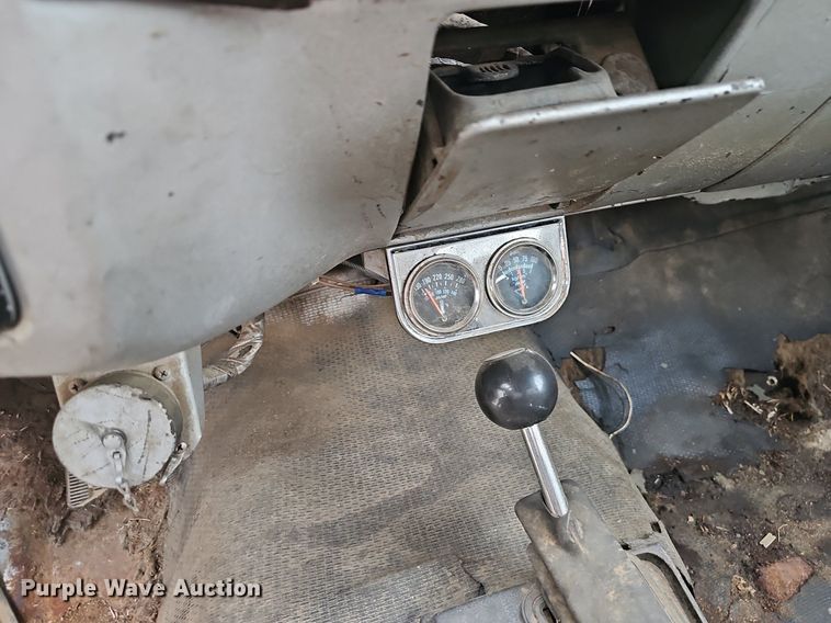 image for item EJ6226 1984 Chevrolet D30 bale bed pickup truck