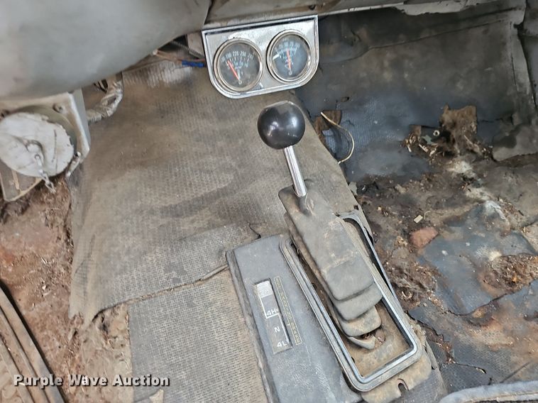image for item EJ6226 1984 Chevrolet D30 bale bed pickup truck