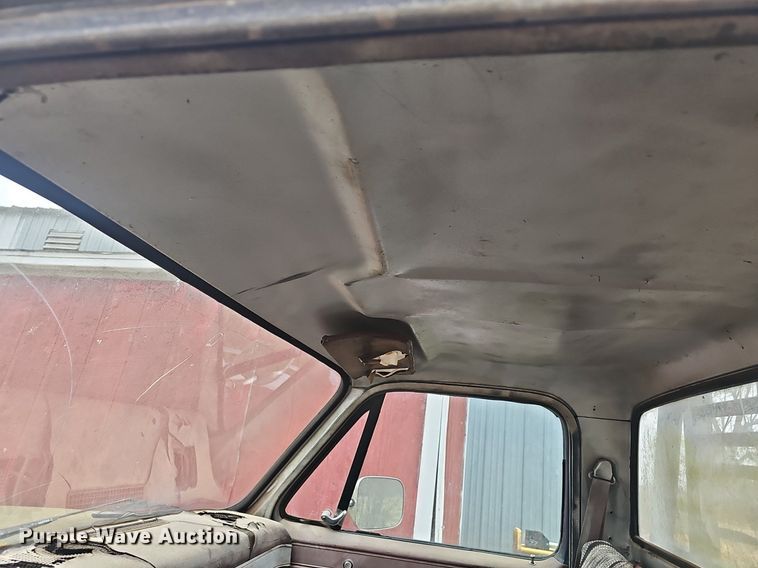 image for item EJ6226 1984 Chevrolet D30 bale bed pickup truck