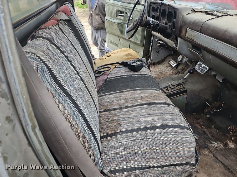 image for item EJ6226 1984 Chevrolet D30 bale bed pickup truck