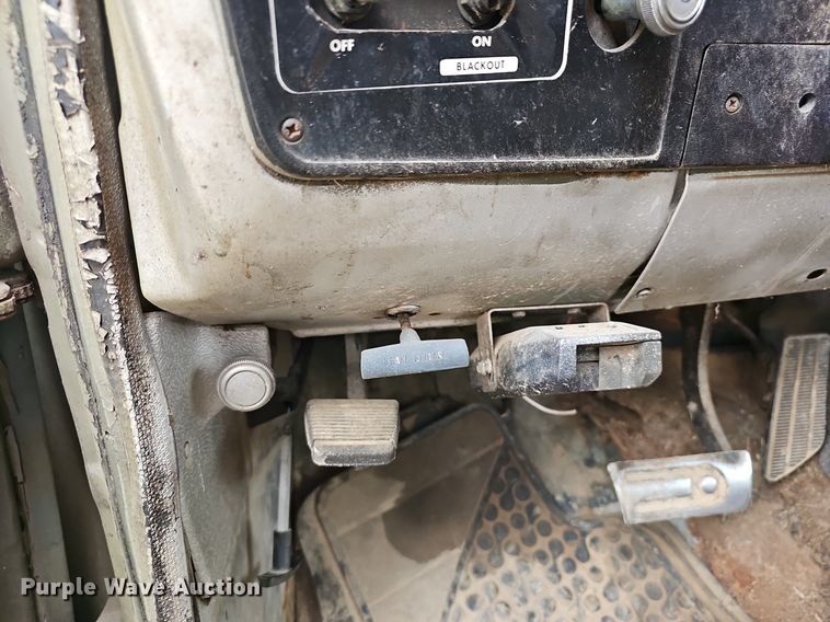 image for item EJ6226 1984 Chevrolet D30 bale bed pickup truck