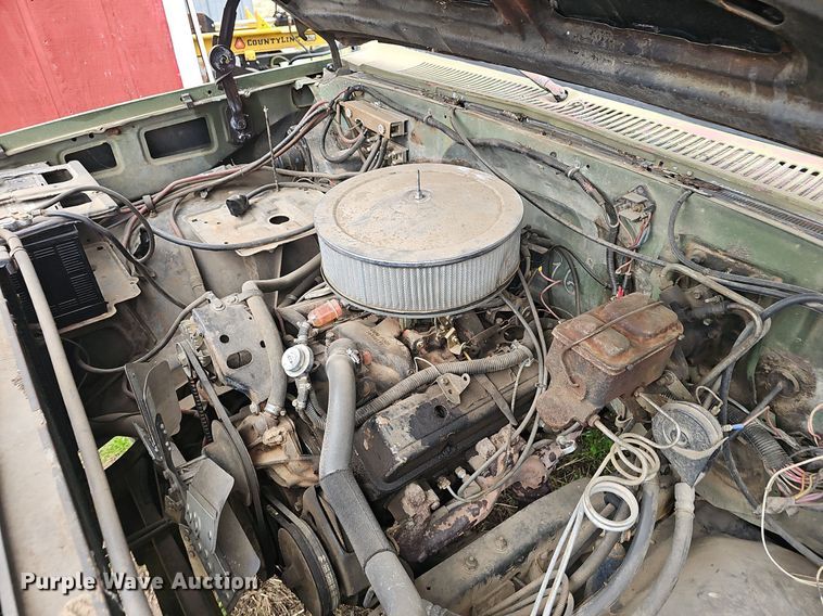 image for item EJ6226 1984 Chevrolet D30 bale bed pickup truck