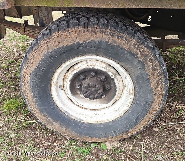 image for item EJ6226 1984 Chevrolet D30 bale bed pickup truck