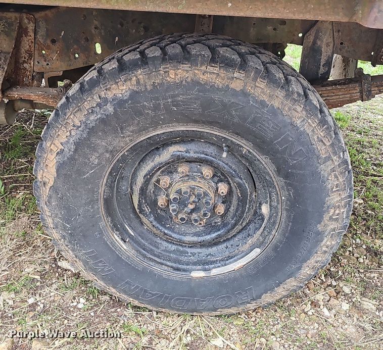 image for item EJ6226 1984 Chevrolet D30 bale bed pickup truck