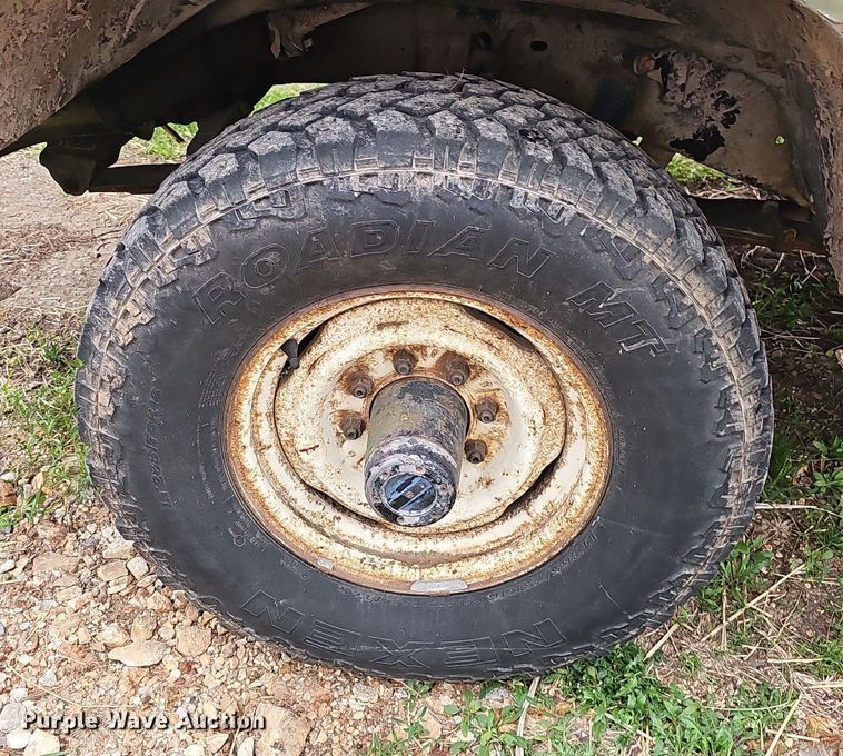 image for item EJ6226 1984 Chevrolet D30 bale bed pickup truck