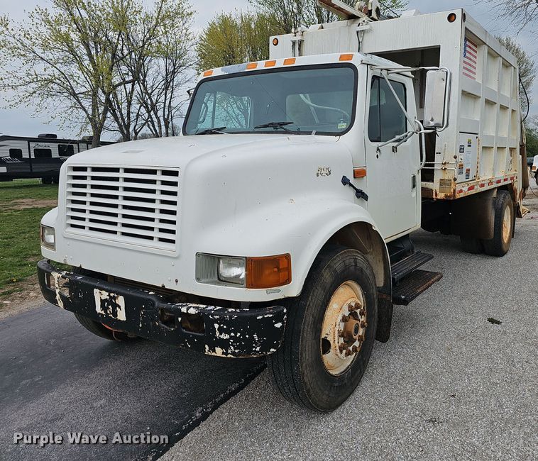 image for item EJ6227 1995 International 4900 refuse truck