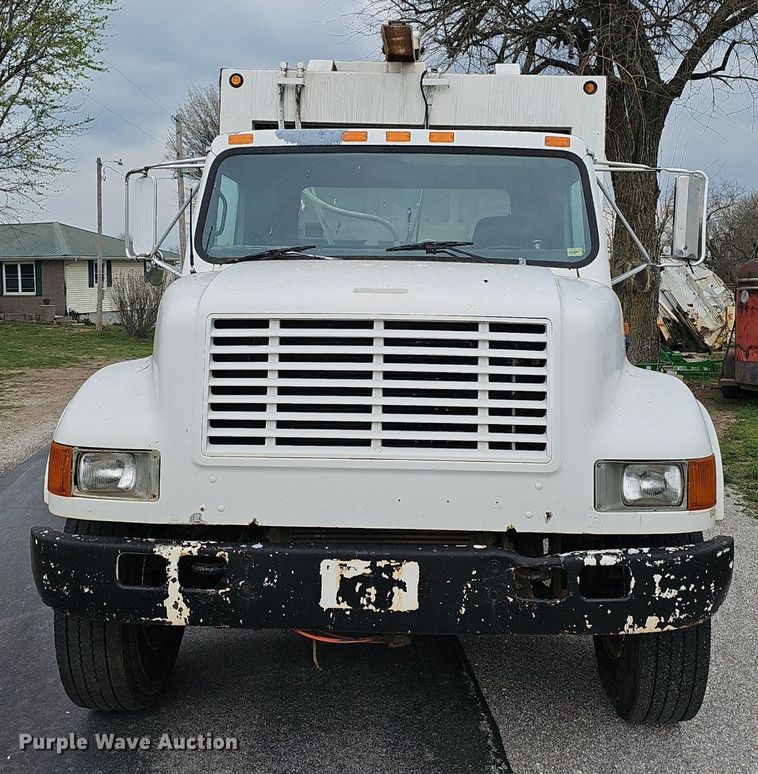 image for item EJ6227 1995 International 4900 refuse truck