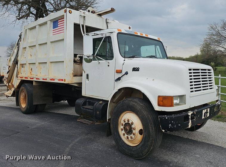image for item EJ6227 1995 International 4900 refuse truck