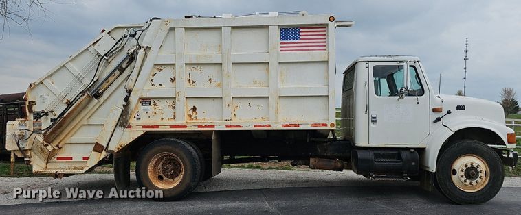 image for item EJ6227 1995 International 4900 refuse truck