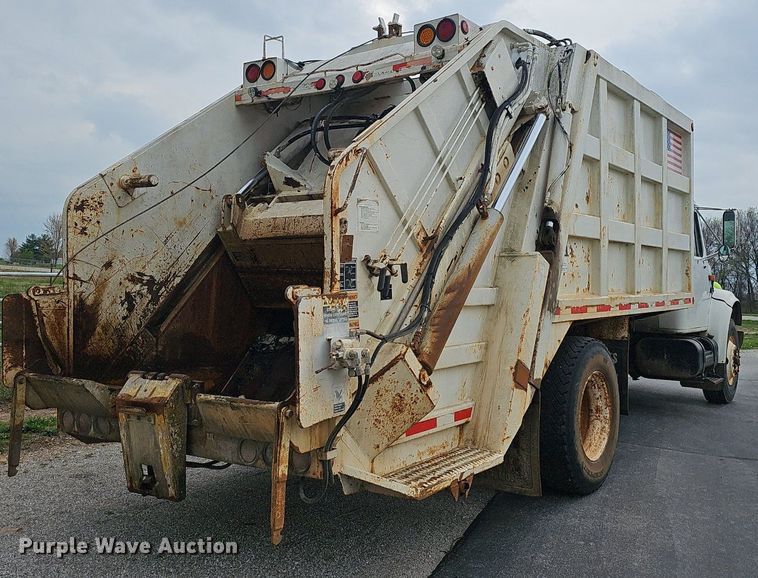image for item EJ6227 1995 International 4900 refuse truck