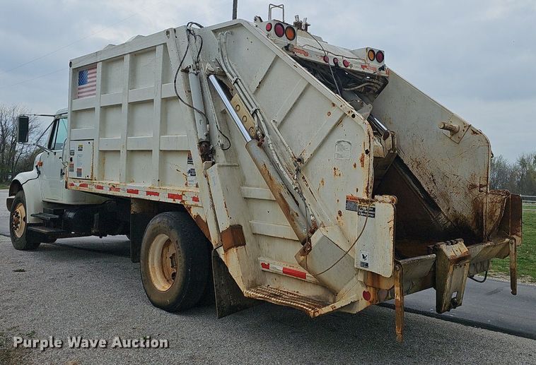 image for item EJ6227 1995 International 4900 refuse truck