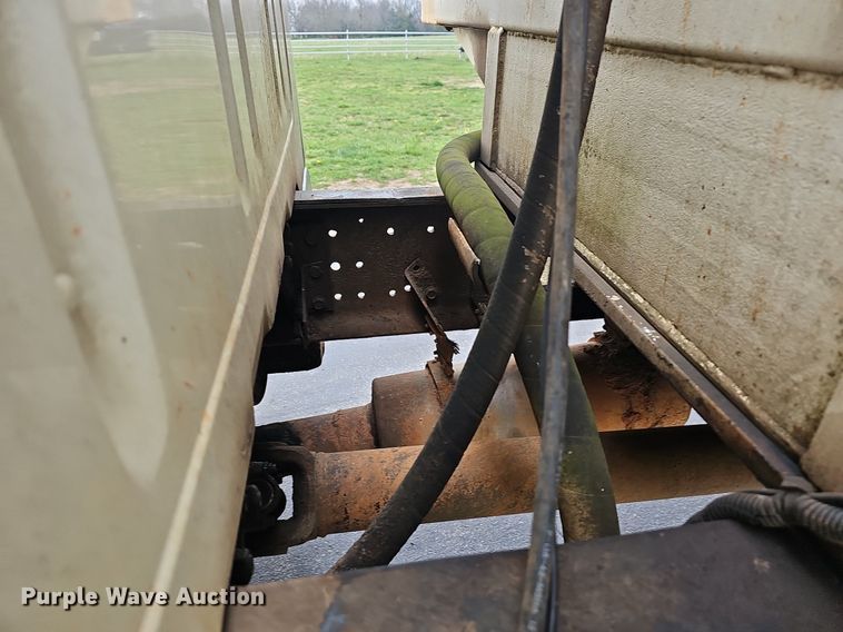 image for item EJ6227 1995 International 4900 refuse truck