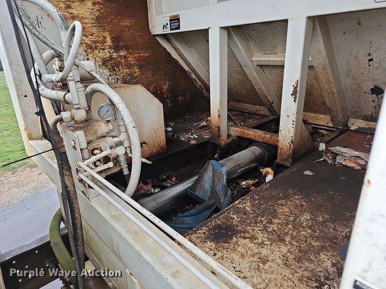 image for item EJ6227 1995 International 4900 refuse truck