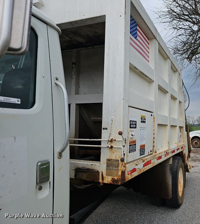 image for item EJ6227 1995 International 4900 refuse truck