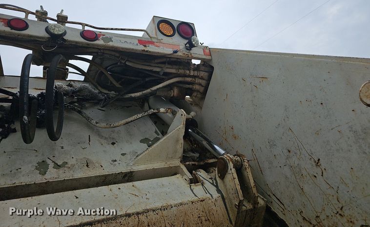 image for item EJ6227 1995 International 4900 refuse truck