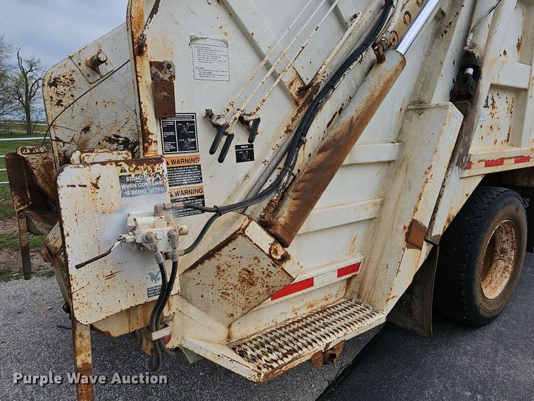image for item EJ6227 1995 International 4900 refuse truck