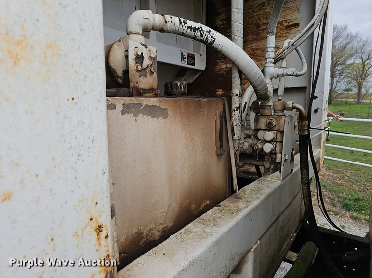 image for item EJ6227 1995 International 4900 refuse truck