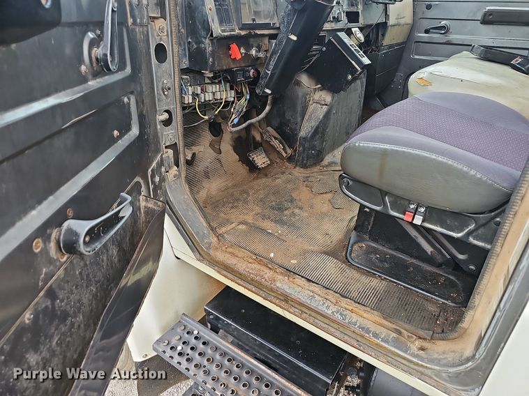 image for item EJ6227 1995 International 4900 refuse truck