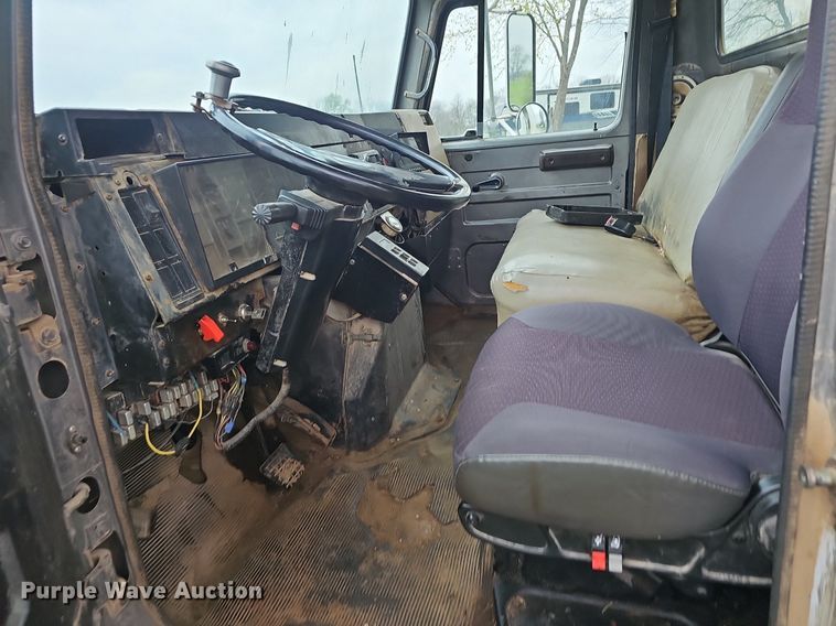 image for item EJ6227 1995 International 4900 refuse truck