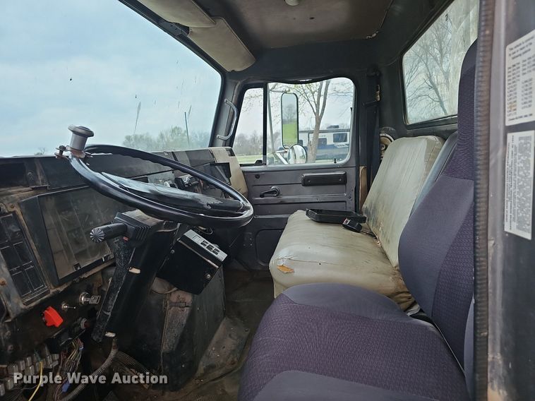 image for item EJ6227 1995 International 4900 refuse truck