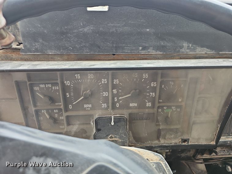 image for item EJ6227 1995 International 4900 refuse truck