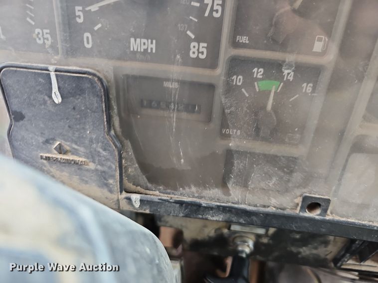 image for item EJ6227 1995 International 4900 refuse truck