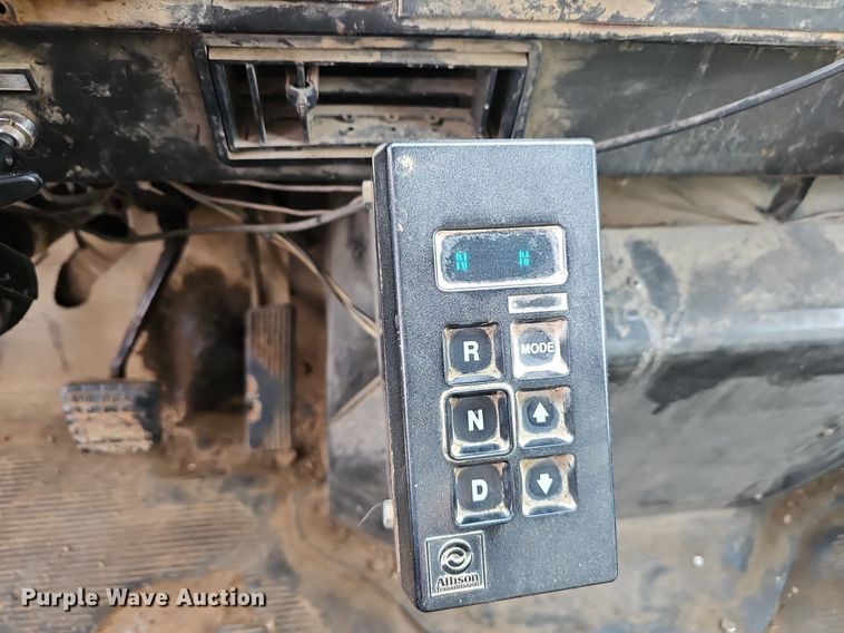 image for item EJ6227 1995 International 4900 refuse truck