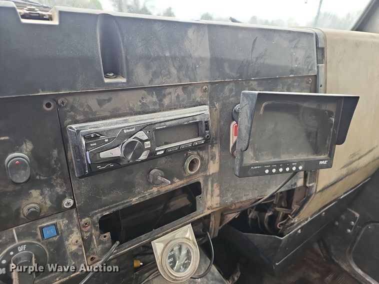 image for item EJ6227 1995 International 4900 refuse truck