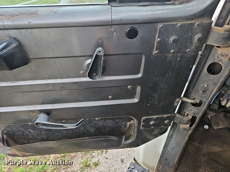 image for item EJ6227 1995 International 4900 refuse truck